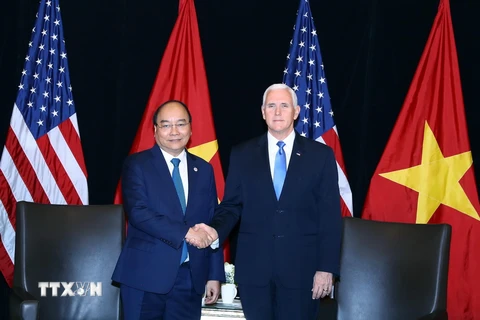 Thủ tướng Nguyễn Xuân Phúc gặp song phương Phó Tổng thống Mỹ Mike Pence. (Ảnh: Thống Nhất/TTXVN)