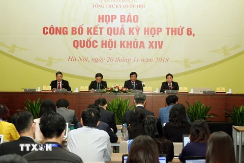 Tổng Thư ký, Chủ nhiệm Văn phòng Quốc hội Nguyễn Hạnh Phúc chủ trì họp báo. (Ảnh: Nguyễn Dân/TTXVN)