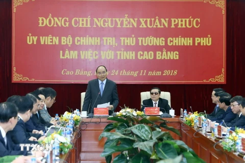 Thủ tướng Nguyễn Xuân Phúc làm việc với lãnh đạo chủ chốt tỉnh Cao Bằng. (Ảnh: Thống Nhất/TTXVN)