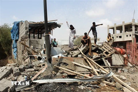 Cảnh đổ nát sau vụ đánh bom tại Aden, Yemen ngày 13/3/2018. (Ảnh: AFP/TTXVN)