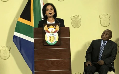 Tổng thống Cyril Ramaphosa (phải) và bà Shamila Batohi - tân Viện trưởng Viện Công tố quốc gia Nam Phi. (Nguồn: GCIS)