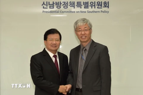  Phó Thủ tướng Trịnh Đình Dũng gặp, làm việc với Chủ tịch Ủy ban chính sách hướng Nam mới của Hàn Quốc Kim Hyeon-cheol, ngày 5/12. (Ảnh: Mạnh Hùng/TTXVN)