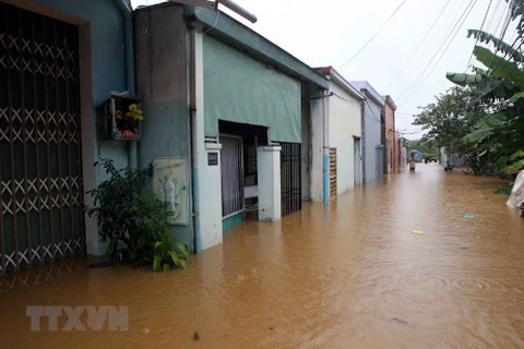 Những khu nhà ở phường Hòa Khánh Nam, quận Liên Chiểu bị ngập sâu trong nước. (Ảnh: Trần Lê Lâm/TTXVN)