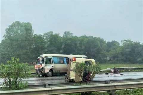 Thông tin mới về vụ xe khách đâm nhau trên cao tốc Nội Bài-Lào Cai
