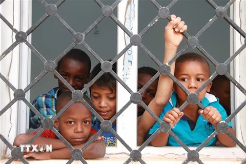 Trẻ em Libya tại một trại tị nạn ở Bani Walid. (Ảnh: AFP/TTXVN)