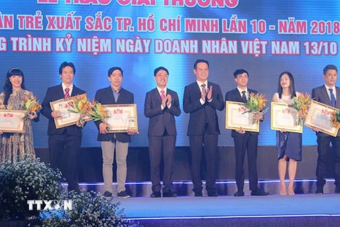 Doanh nhân trẻ xuất sắc và doanh nhân trẻ tiêu biểu Thành phố Hồ Chí Minh được trao giải thưởng hồi tháng 10/2018. (Nguồn: TTXVN)