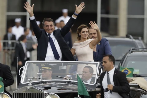 Tân Tổng thống Brazil Jair Bolsonaro cùng phu nhân Michelle Bolsonaro trong lễ nhậm chức. (Nguồn: AP)
