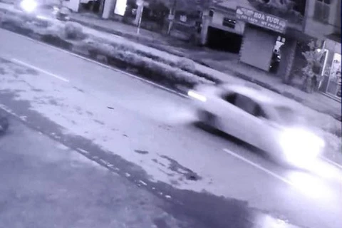 Hình ảnh chiếc ôtô gây tai nạn được một camera an ninh ghi lại. (Ảnh: Công an cung cấp)