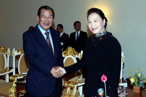 Chủ tịch Quốc hội Nguyễn Thị Kim Ngân hội kiến Thủ tướng Vương quốc Campuchia Samdech Techo Hun Sen. (Ảnh: Trọng Đức/TTXVN)