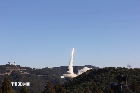 Tên lửa Epsilon rời khỏi bệ phóng lúc 7h50 phút 20 giây sáng 18/1/2019 tại Trung tâm Vũ trụ Uchinoura, tỉnh Kagoshima. (Ảnh: Nguyễn Tuyến/TTXVN)