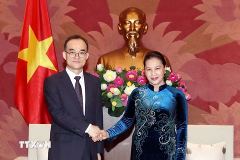 Chủ tịch Quốc hội Nguyễn Thị Kim Ngân tiếp Viện trưởng Viện Công tố Tối cao Hàn Quốc Moon Moo-il đang thăm và làm việc tại Việt Nam. (Ảnh: Trọng Đức/TTXVN)