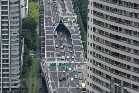 Một tuyến đường cao tốc ở thành phố Tokyo nhìn từ trên cao. (Nguồn: AFP/TTXVN)