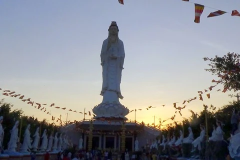 Hàng chục nghìn phật tử, du khách đổ về viếng chùa ở Bạc Liêu