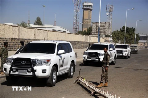  Đoàn xe chở Đặc phái viên Liên hợp quốc về Yemen Martin Griffiths rời khỏi sân bay Sanaa ở Sanaa, Yemen, ngày 28/1/2019. (Ảnh: THX/TTXVN)