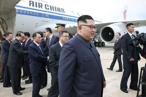 Chuyến bay của hãng hàng không Air China đưa nhà lãnh đạo Triều Tiên Kim Jong-un tới Singapore hồi tháng Sáu năm ngoái. (Nguồn: Kyodo)