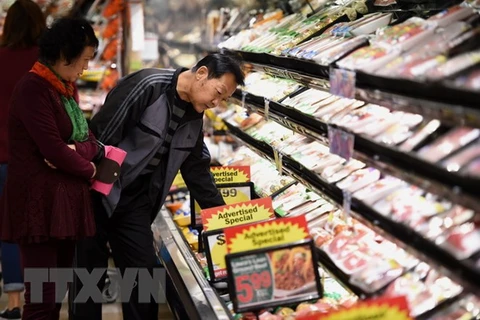Thịt lợn được bày bán tại một siêu thị ở Irvine, California, Mỹ. (Ảnh: AFP/TTXVN)