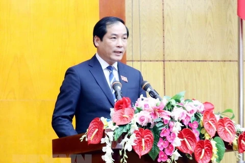 Phó Chủ tịch Ủy ban Nhân dân tỉnh Lạng Sơn nhiệm kỳ 2016-2021, Dương Xuân Huyên phát biểu nhận chức. (Ảnh: Thái Thuần/TTXVN)