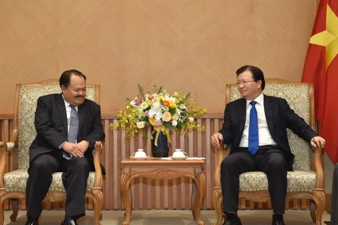 Phó Thủ tướng Trịnh Đình Dũng tiếp Bộ trưởng Bộ Năng lượng và Mỏ của Lào Khammany Inthirath. (Nguồn: Chinhphu.vn)
