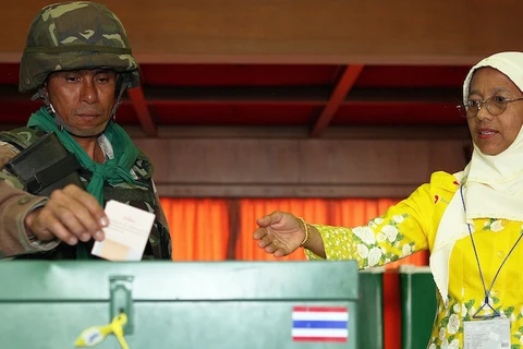 Cử tri đi bỏ phiếu trong một cuộc bầu cử ở Thái Lan. (Nguồn: Foreign Policy)
