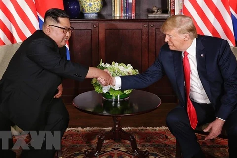 Tổng thống Mỹ Donald Trump và nhà lãnh đạo Triều Tiên Kim Jong-un. (Nguồn: THX/TTXVN)