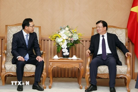 Phó Thủ tướng Trịnh Đình Dũng tiếp ông Choi Joo-ho, Tổng Giám đốc Tổ hợp Samsung Việt Nam. (Ảnh: Nguyễn Dân/TTXVN)