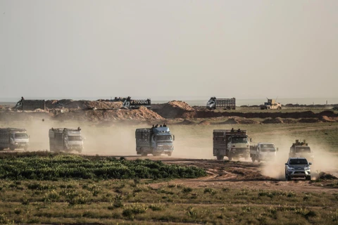 SDF sơ tán dân khỏi Baghouz để tiến hành chiến dịch cuối cùng chống IS. (Nguồn: AFP/TTXVN)