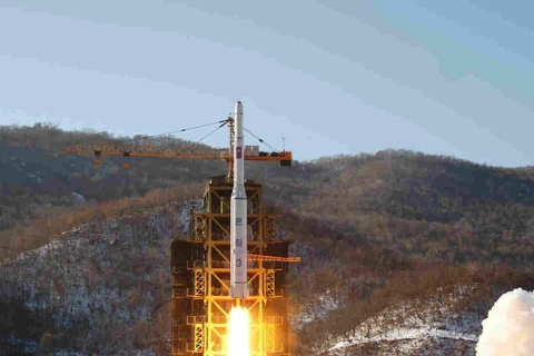 Một vu thử tên lửa tại bãi phóng Dongchang-ri năm 2012. (Nguồn: AP)