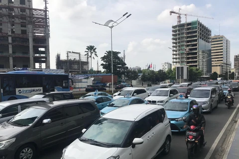 Mật độ giao thông dày đặc trên đường phố Jakarta. (Ảnh: Đỗ Quyên/Vietnam+)