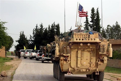 Đoàn xe của các lực lượng Mỹ được triển khai tại làng Darbasiyah, Syria, ngày 28/4/2017. (Ảnh: AFP/TTXVN)