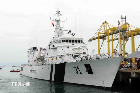 Tàu ICGS VIJIT của Lực lượng bảo vệ bờ biển Ấn Độ cập cảng Tiên Sa thăm thành phố Đà Nẵng. (Ảnh: Trần Lê Lâm/TTXVN)