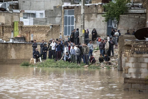 Cảnh ngập lụt sau mưa lớn tại Shiraz, miền nam Iran, ngày 26/3/2019. (Ảnh: THX/TTXVN)
