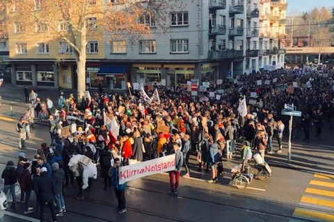 Người dân Thụy Sĩ tham gia tuần hành ở Zurich. (Nguồn: Thelocal.ch)
