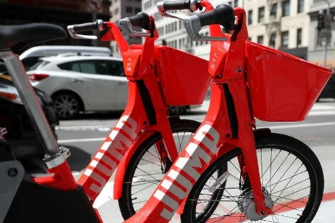 Uber triển khai cho thuê 500 xe đạp điện Jump và 500 xe điện scooter tại Paris. (Nguồn: AFP)