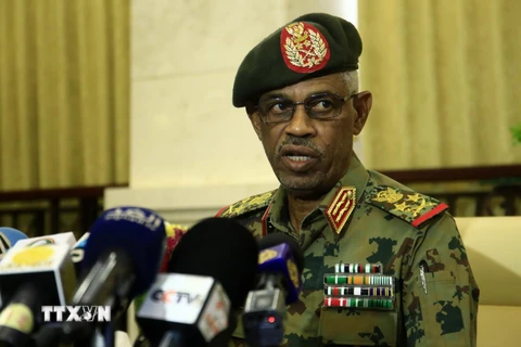 Bộ trưởng Quốc phòng Sudan Ahmed Awad Ibn Auf. (Nguồn: THX/TTXVN)