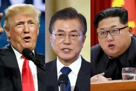 Tổng thống Mỹ Trump (trái), Tổng thống Hàn Quốc Moon Jae-in (giữa) và nhà lãnh đạo Triều Tiên Kim Jong-un. (Nguồn: UrduPoint.com)