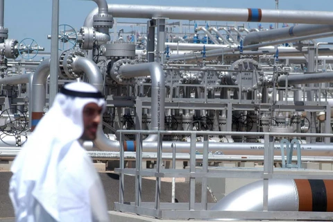 Một cơ sở khai thác tại mỏ dầu Al-Rawdhatain, phía bắc Kuwait. (Ảnh: AFP/TTXVN)