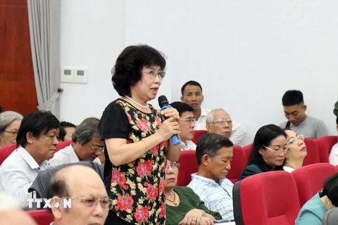 Cử tri Hoàng Thị Lợi (phường Bến Nghé) bày tỏ sự ủng hộ với cuộc đấu tranh phòng chống tham nhũng của Đảng, Nhà nước. (Ảnh: Xuân Khu/TTXVN)