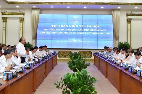 Thủ tướng Nguyễn Xuân Phúc, Trưởng Tiểu ban Kinh tế-Xã hội phát biểu tại buổi làm việc. (Ảnh: Thống Nhất/TTXVN)