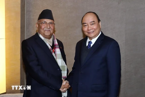 Thủ tướng Chính phủ Nguyễn Xuân Phúc gặp Thủ tướng Nepal K P Sharma Oli bên lề Hội nghị thường niên Diễn đàn Kinh tế Thế giới WEF Davos tháng 1/2019. (Ảnh: Thống Nhất/TTXVN)