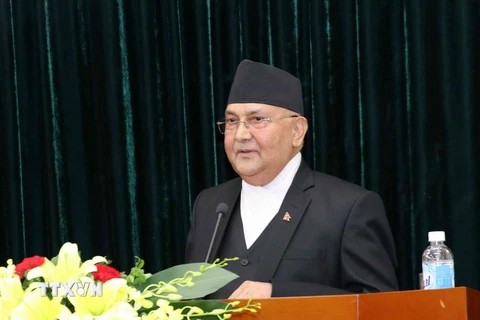 Thủ tướng Nepal Khadga Prasad Sharma Oli nói chuyện với cán bộ, học viên của Học viện Chính trị Quốc gia Hồ Chí Minh. (Ảnh: Văn Điệp/TTXVN)