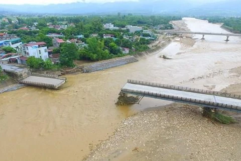 Cầu Ngòi Thia tại huyện Trạm Tấu, Yên Bái bị lũ cuốn trôi ngày 11/10/2017. (Ảnh: Tuấn Anh/Vietnam+)