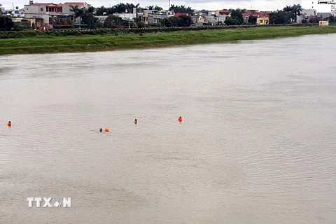 Đoạn sông Trà Lý chảy qua địa phận phường Hoàng Diệu, thành phố Thái Bình, tỉnh Thái Bình, vào các buổi chiều mùa hè có nhiều người dân, trẻ em ra tắm. (Ảnh: Nguyễn Công Hải/Vietnam+)