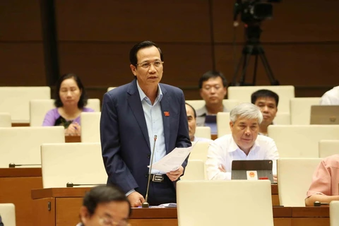 Bộ trưởng Bộ Lao động Thương binh và Xã hội Đào Ngọc Dung trả lời chất vấn của đại biểu Quốc hội. (Ảnh: Phương Hoa/TTXVN)