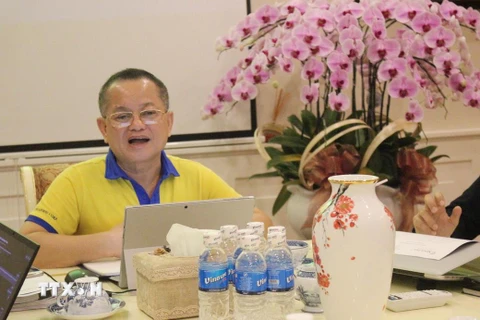 Ông Lê Văn Quang, Chủ tịch Hội đồng quản trị kiêm Tổng Giám đốc Tập đoàn Thủy sản Minh Phú cung cấp thông tin tại buổi họp báo. (Ảnh: Xuân Anh/TTXVN)