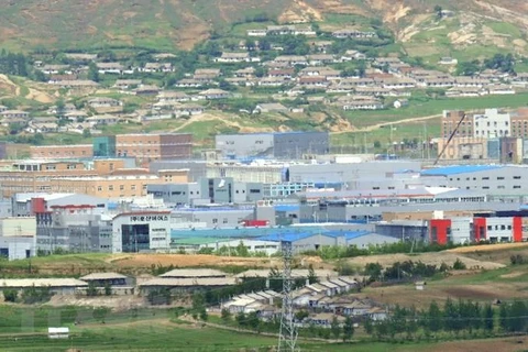 Khu công nghiệp liên Triều Kaesong nhìn từ phía Hàn Quốc. (Nguồn: AFP/TTXVN)