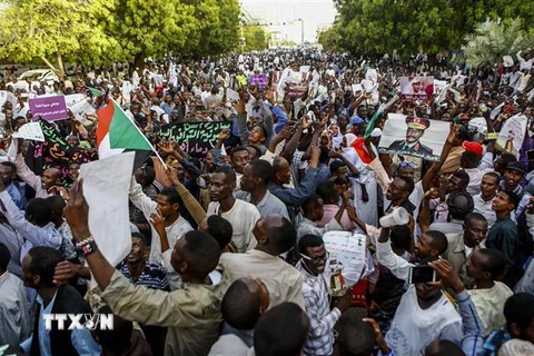 Người biểu tình tập trung tại Khartoum, Sudan, ngày 31/5/2019. (Ảnh: AFP/TTXVN)