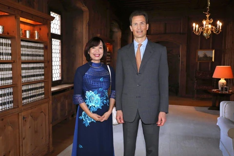 Hoàng thân kế vị Alois của Công quốc Liechtenstein và Đại sứ Lê Linh Lan. (Nguồn: Liechtenstein MFA)