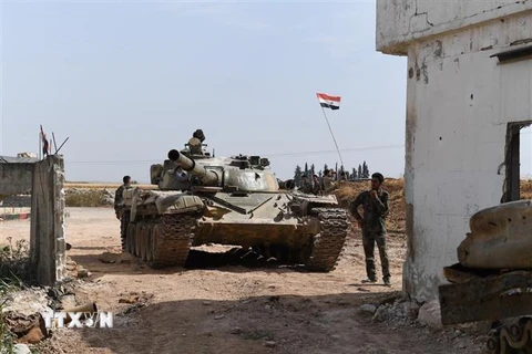 Binh sỹ Syria trong chiến dịch chống khủng bố tại thị trấn Kafr Houd, tỉnh Hama, ngày 9/6/2019. (Ảnh: THX/TTXVN)