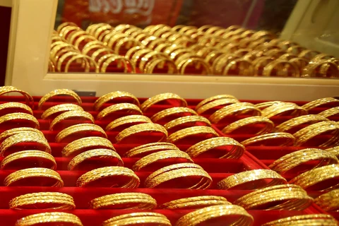 Vàng được bày bán tại cửa hàng kim hoàn ở Yangon, Myanmar. (Ảnh: THX/TTXVN)