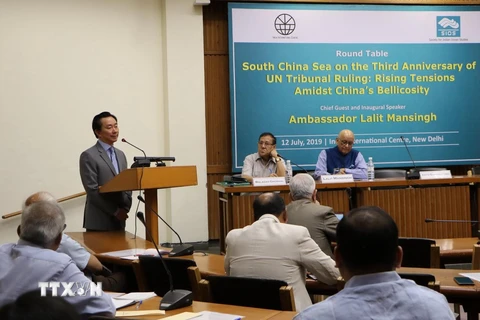Đại sứ Phạm Sanh Châu phát biểu tại hội thảo. (Ảnh: Huy Lê/TTXVN)